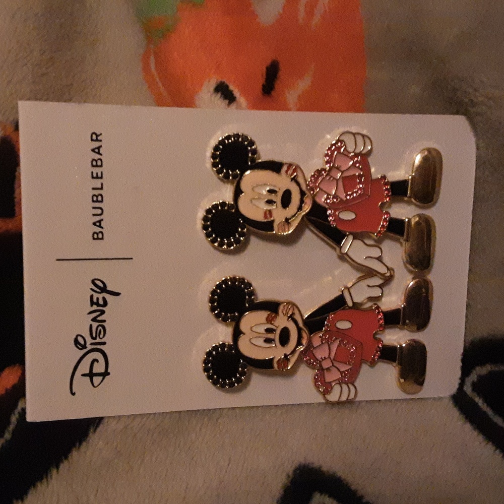 Disney Baublebar Valentines Day Mickey Mouse Heart Box Stud Earrings NWT